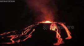US: Kilauea Eruption Lights Up Halemaumau with Lava Glow