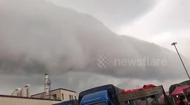 Massive elongated clouds appears over Chinese city - looms like giant snake