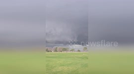 US: Brief Tornado Touchdown Captured on Video in Nebraska