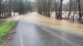 US: Flooding Hits Humphreys County as Video Shows Submerged Road