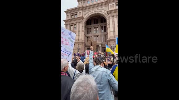 US: ‘Hands Off!’ Protests Against Trump and Elon Musk Erupt Nationwide ...