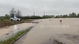 US: At least 16 dead as tornadoes, floods hit Midwest, South US states