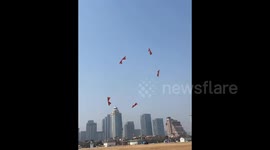 Elderly friends team up for incredibly precise kite performance leaving viewers in awe