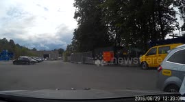 driving wrong in round roundabout