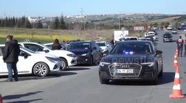 Turkey: People are flocking to Silivri in support as Ekrem İmamoğlu is going to court