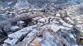 Türkiye: Historic Ottoman town blanketed in spring snow in northern Türkiye