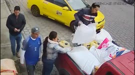 Shocking moment when worker faints while loading cargo in Ecuador