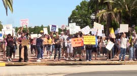 US: Protesters take to the streets of downtown Orlando to demonstrate in favor of immigrants and students