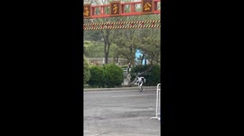 Robot joins race in Beijing