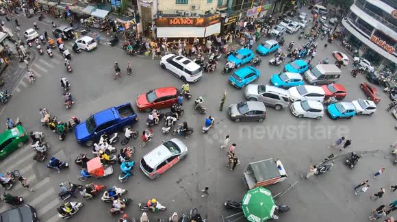 Step Into Vietnam’s Most Insane Intersection: Heart-Racing Traffic Chaos in Timelapse!