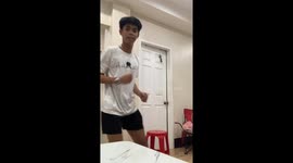 Man reacts to lizard on door in Ozamiz City