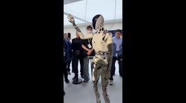 Humanoid robot shakes hands with expo visitors in China