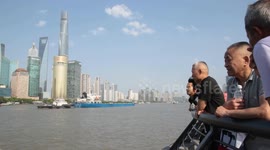 Thailand: Locals and tourists fill Shanghai streets on May Day holiday