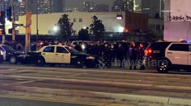US, Los Angeles: Downtown Los Angeles Officers Fight With Large Gang Party Prompting Help Call