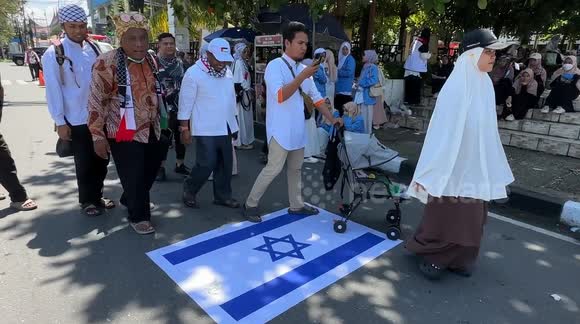 Step on Israeli flag in solidarity action for Palestine in Indonesia