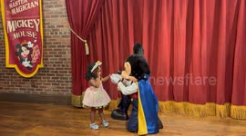 Starstruck 4-year-old meets ‘Prince Mickey’ at Disney World — Shares the sweetest birthday twirl & hug