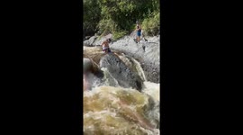 Person gets lost underwater and nearly drowns in San Antonio, Colombia