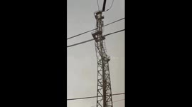 A strong storm with speeds of about 35-40 kilometers per hour caused a BSNL tower to collapse in chandrapur, Madhya Pradesh