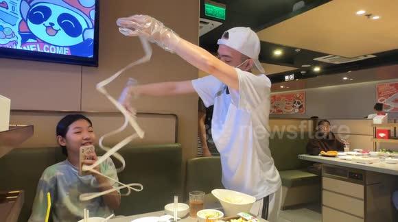 Spectacular noodle dance on display at restaurant in Vietnam
