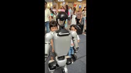 Girl loses her shoe as robot stomps on her foot in China