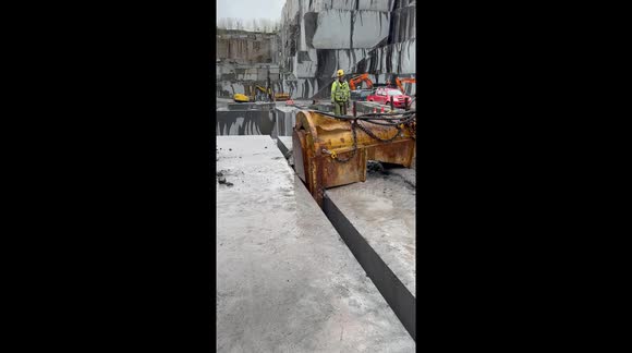 Watch this amazing gigant equipment attached to a wheelloader pulling over 3000 tons of granite in a quarry in Norway that has existed for decades!