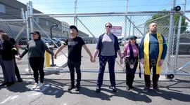 US: Police arrest demonstrators outside ICE's Delaney Hall