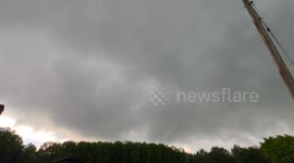 US: Rotating Wall Cloud Seen in Sky Over Tanner, Alabama