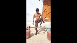 Man bends metal rod tied to gas cylinders in Delhi