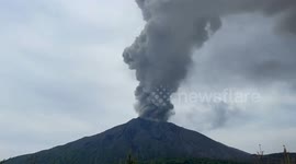 Timelapse Captures Fiery Sakurajima Eruption Amid Ongoing Volcanic Threat