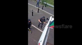 UK: British police try to break into a Palestinian ambulance to lift a blockade of the plant of Israel's largest arms manufacturer