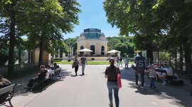 Austria: Panda pair debuts at Vienna's Schoenbrunn Zoo, receiving warm welcome