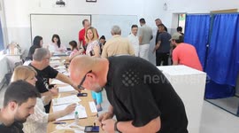 Romania: Romanians head to polls for 2nd round of presidential elections