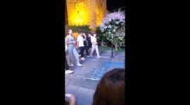 Ceza sahneye çıktığında Antalya konserinin girişinde kavga patlak verdi.