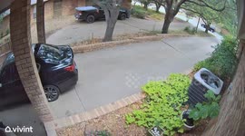 Woman Tells Kids to Keep the Change