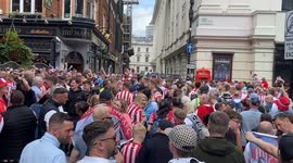 Rowdy Sunderland fans pack Covent Garden ahead of play-off final against Sheffield U