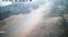 Rampaging Bull Injures Man in Gujarat’s Rapar Market, Caught on CCTV