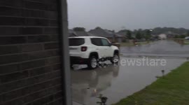US: Strom brings large hail to Norman