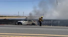 US, Bakersfield: Bakersfield Vehicle Fire Escalates to Large Brush Fire on Highway 65