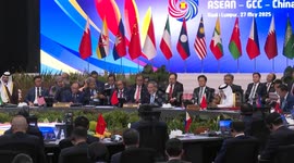 UK: Scenes document the excessive police brutality against two peaceful pro-Palestine protestors at King's College London