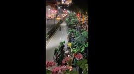 Market vendors rush to set up stalls on roadside in the Philippines