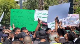 Israel: Hundreds of protesters denounce Israel's demolition policy in Beersheba