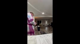 Dog chokes during feeding and owner responds quickly in Arkansas, USA