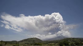 Italy: Part of Italy's Mount Etna collapses, creating massive eruption cloud