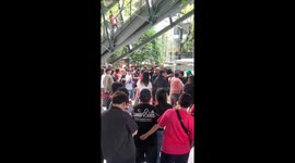 Thai and Chinese fans fight in queue for celebrity meeting event