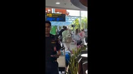 Woman surprises her family in this heartfelt homecoming moment