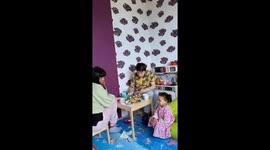 'Toddler Kitchen Chronicles' - Breakfast babble in Czech, English & Gibberish!