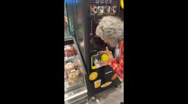 Lightning-fast and slightly confusing when pineapple slicer stuns shopper