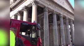 Italy: Red Petals Rain From Pantheon Dome In Breathtaking Pentecost Ceremony