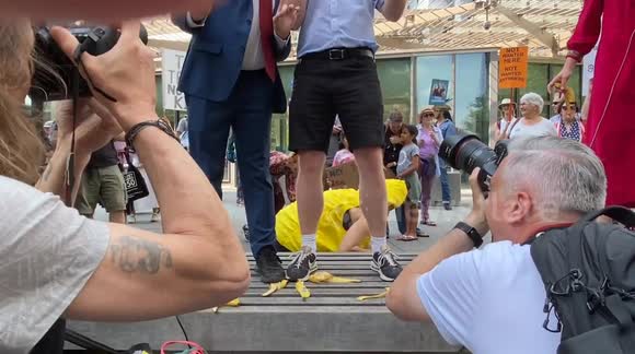 Protesters ridicule Trump outside the Embassy of USA in London during ‘No Tyrants’ demonstration