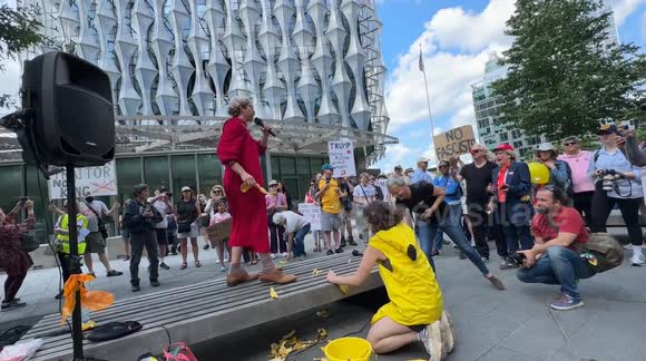 2025.06.14 No Tyrants Protest  No Tyrants Protest  No Tyrants Protest in London  Supporters of U.S.-based activist group Indivisible stage a demonstration outside the U.S. Embassy in London, as part of a global “No Tyrants” day of action. Running from mid